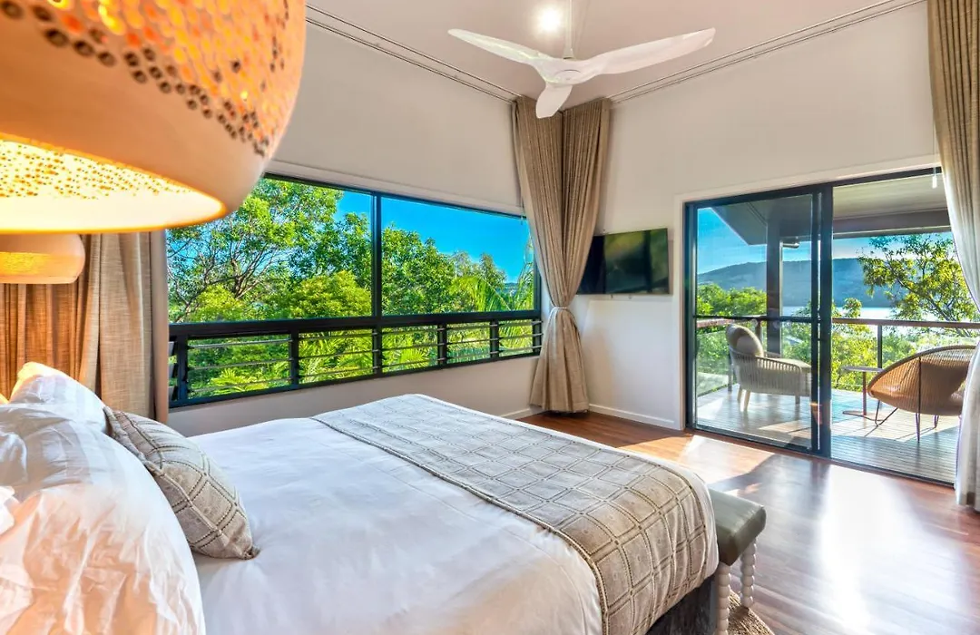 Point Blue On Hamilton Island By Hiha-1